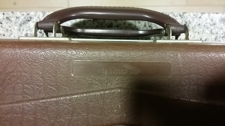 Estuche rigido marca gamo para rifle o carabina. Medidas interiores:
121x22×10cms
25 eur portes a parte 00