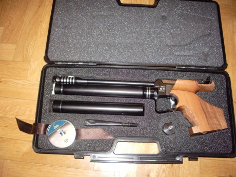 Vendo pistola de aire Pardini K2 S en excelente estado de conservación y de funcionamiento, la empuñadura 02
