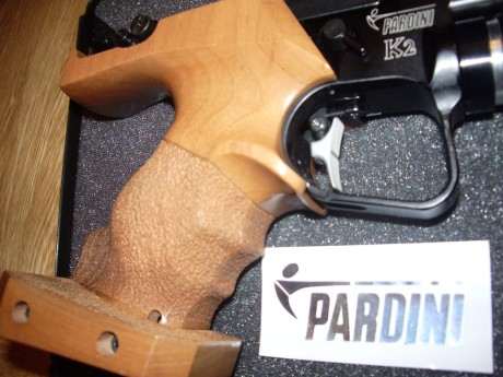 Vendo pistola de aire Pardini K2 S en excelente estado de conservación y de funcionamiento, la empuñadura 01