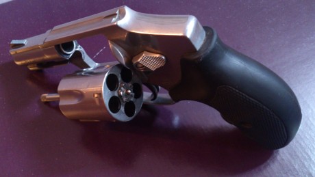  Vendo éste magnífico revólver de defensa con martillo oculto para hacer hueco.

Fabricado en acero inoxidable 02