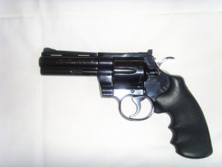   COLT PYTHON 4 PULGADAS CALIBRE 357 MAGNUM / 38
 

Excelente oportunidad de comprar Revolver Colt Python 00