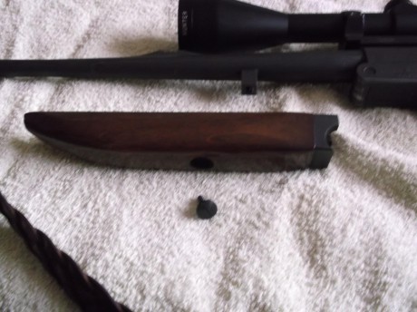 A petición de un compañero voy a intentar poner unas fotos del desmontaje de este rifle con el fin de 50