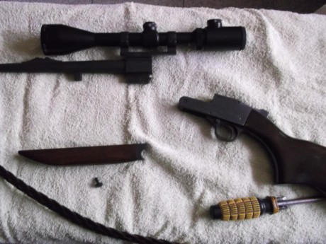 A petición de un compañero voy a intentar poner unas fotos del desmontaje de este rifle con el fin de 90