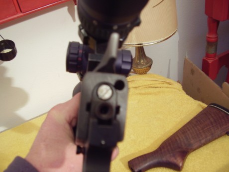 A petición de un compañero voy a intentar poner unas fotos del desmontaje de este rifle con el fin de 00