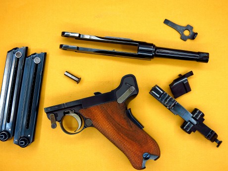 Luger Mauser 06/73  9 para. en estado nuevo con todos los complementos, caja, libro de instrucciones, 10