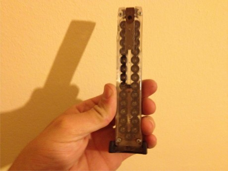 -Hola,
pongo a la venta esta pistola, con dos cargadores con capacidad de 28 balines de plomo cada uno. 01