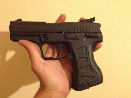 -Hola,
pongo a la venta esta pistola, con dos cargadores con capacidad de 28 balines de plomo cada uno. 00