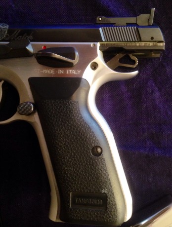 Tanfoglio Duetone Match 9mm parabellum, con 3 cargadores. La única modificación que tiene es la lija que 00