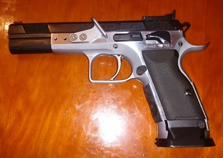 Vendo Tanfoglio Limited (small frame) 9mm PB. Simple Acción, con 2 cañones polygonales. 5" y 6" 11