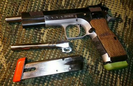 Vendo Tanfoglio Limited (small frame) 9mm PB. Simple Acción, con 2 cañones polygonales. 5" y 6" 10