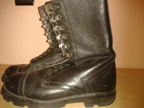 vendo o cambio por militaria española estas botas de salto paracaidista de la BRIPAC del Ejercito Español 01