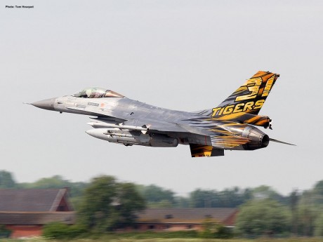 Pues eso, en este hilo pretendo deleitaros como amantes de los aviones de combate que sois muchos, con 82