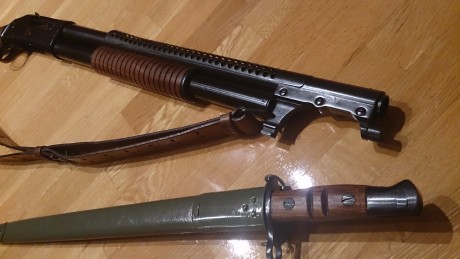 Hola a todos,

Pongo a la venta esta singular escopeta Norinco 1897 modelo Trenchgun, en calibre 12, réplica 00