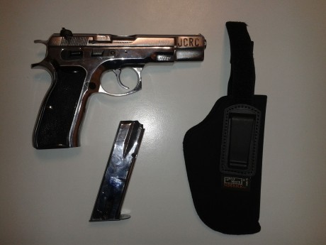 Hola, mi cuñado me ha pedido que le ponga a la venta una pistola.

 CZ 85 9Pb  en muy buen estado y pocos 00
