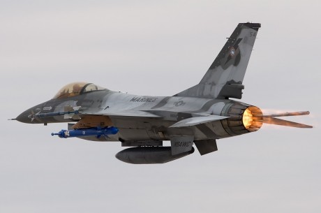 Pues eso, en este hilo pretendo deleitaros como amantes de los aviones de combate que sois muchos, con 100