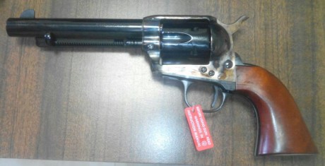 Se vende revolver uberti del calibre 45 long colt. Esta sin estrenar no he pegado ni un solo tiro. El 00