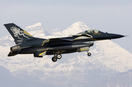 Pues eso, en este hilo pretendo deleitaros como amantes de los aviones de combate que sois muchos, con 111