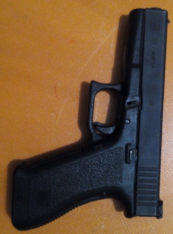 Vendo glock 17 de 2ª generación en buen estado, incluye dos cargadores y la caja de origen.

El arma se 00