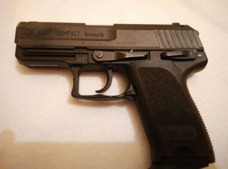 Hola, un amigo vende todas sus armas por enfermedad. En este caso se trata de una pistola HK USP Compact 01