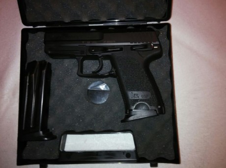 Hola, un amigo vende todas sus armas por enfermedad. En este caso se trata de una pistola HK USP Compact 00