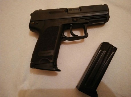 Hola, un amigo vende todas sus armas por enfermedad. En este caso se trata de una pistola HK USP Compact 10