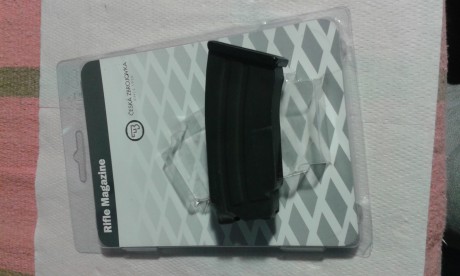 Vendo cargador metálico de 10 cartuchos para CZ452 calibre 22LR.

Precio.- 35 euros puesto en casa del 02