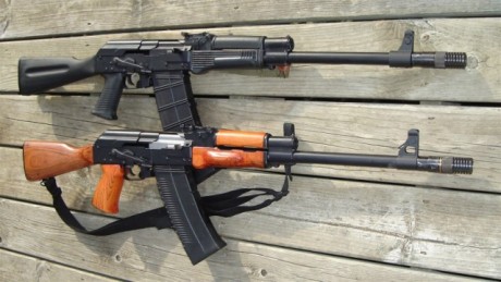 y le gustan las armas, así que: 12