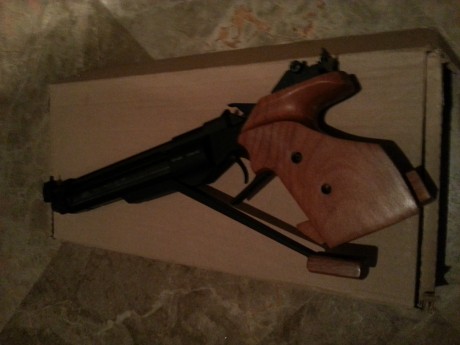 vendo pistola baikal 46 M. Tiene un año de antigüedad. Esta nueva.Precio 310 € envío incluido 02