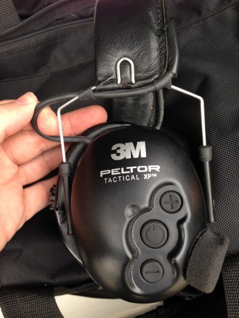 vendo cascos electrónicos Peltor Tactical XP 3M muy poco usados están como nuevos con su caja y todo.
se 01