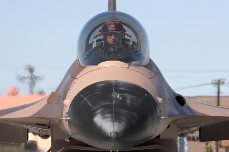Pues eso, en este hilo pretendo deleitaros como amantes de los aviones de combate que sois muchos, con 131