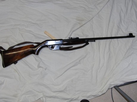Hola:
Vendo carabina Unique semiautomática del .22 LR, las maderas tienen algún roce como se aprecia en 02