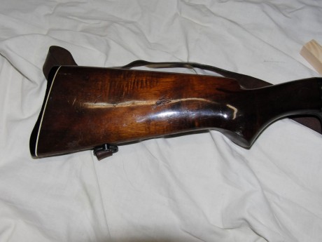 Hola:
Vendo carabina Unique semiautomática del .22 LR, las maderas tienen algún roce como se aprecia en 01