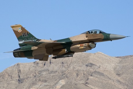 Pues eso, en este hilo pretendo deleitaros como amantes de los aviones de combate que sois muchos, con 142