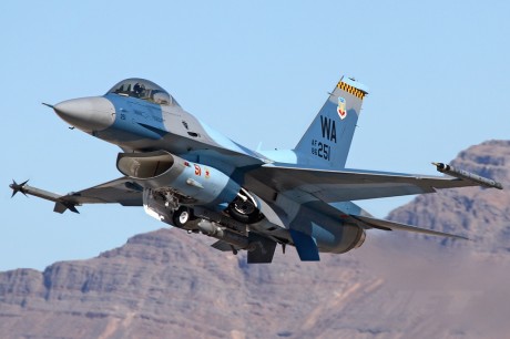 Pues eso, en este hilo pretendo deleitaros como amantes de los aviones de combate que sois muchos, con 141
