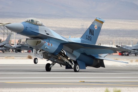 Pues eso, en este hilo pretendo deleitaros como amantes de los aviones de combate que sois muchos, con 140