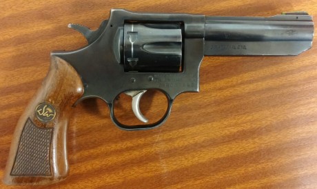Hola.
Un compañero vende su revolver Dan Wessom. Es del calibre 38 y tiene 4 pulgadas de cañon.
Funciona 01