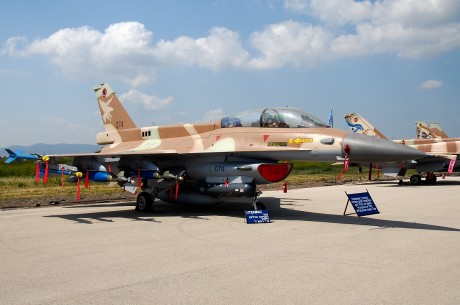 Pues eso, en este hilo pretendo deleitaros como amantes de los aviones de combate que sois muchos, con 151