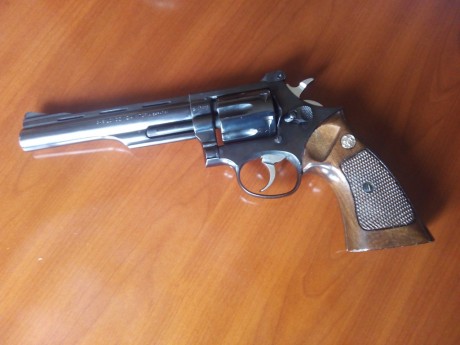 Un compañero vende su revólver Llam Comanche de 6" por cambio a la avancarga.
El arma se encuentra 02