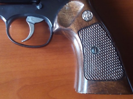 Un compañero vende su revólver Llam Comanche de 6" por cambio a la avancarga.
El arma se encuentra 00
