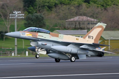Pues eso, en este hilo pretendo deleitaros como amantes de los aviones de combate que sois muchos, con 00