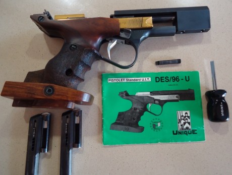 Hola, por dejar esta afición vendo mi equipo para el tiro formado por:

Pistola Cal.22 LR Unique Des96U, 00
