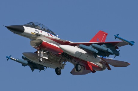 Pues eso, en este hilo pretendo deleitaros como amantes de los aviones de combate que sois muchos, con 10