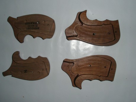 Vendo dos juegos de cachas para revolver S&W 627 y otros armazón N (grande) Round Butt (redondo).

Las 01