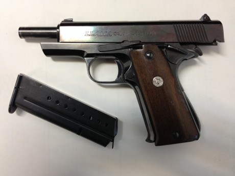 Vendo pistola Llama de 4", con un cargador monoilera de 9 cartuchos, calibre 9 mmP.  Todo original. 00