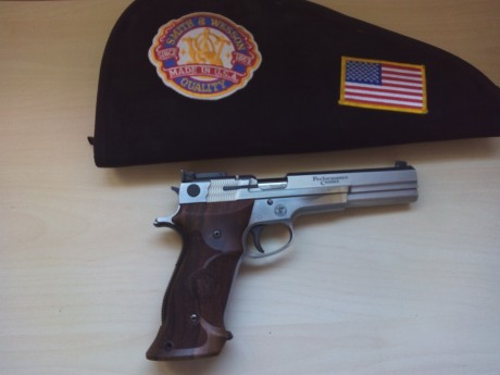 Vendo S&W 952-2 de 6", 
con cacha original y cacha nil, candado y su maleta metalica como bolsa 02