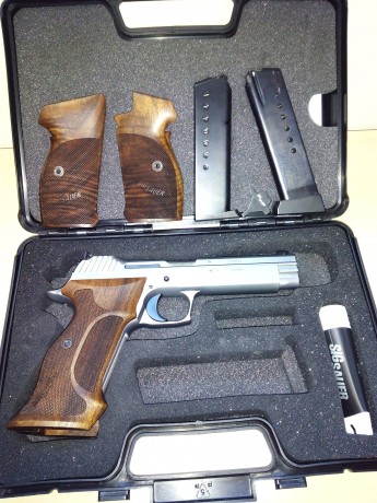 pongo a la venta mi sig sauer P-210.
cacha original y cacha nil, su maletin original, aceite que no ha 00