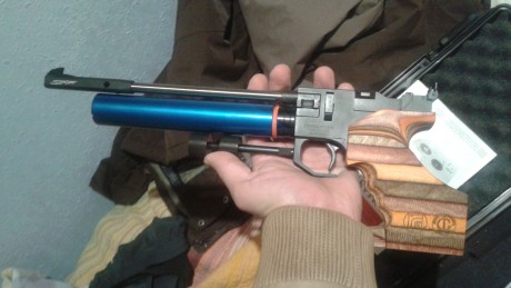Se vende pistola de tiro en perfecto estado para tiro olimpico pcp  grip de madera permite disparo en 10