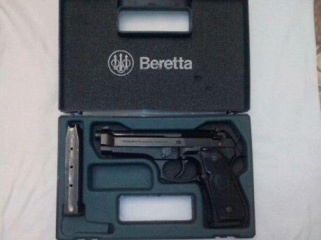 Hola amigos y compañeros, aqui vendo una beretta 92, en muy buenas condiciones,  en su caja y dos cargadores. 02