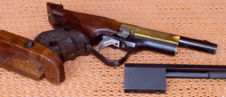 Hola, por dejar esta afición vendo mi equipo para el tiro formado por:

Pistola Cal.22 LR Unique Des96U, 31