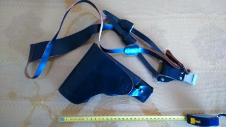 Vendo las fundas de la fotos. Son de cuero de buena calidad, y otras de cordura. Sirven para revólveres 31